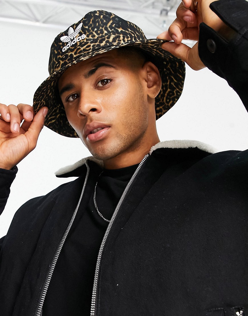Реалното любим къс adidas Originals leopard print bucket hat in brown | Smart Closet