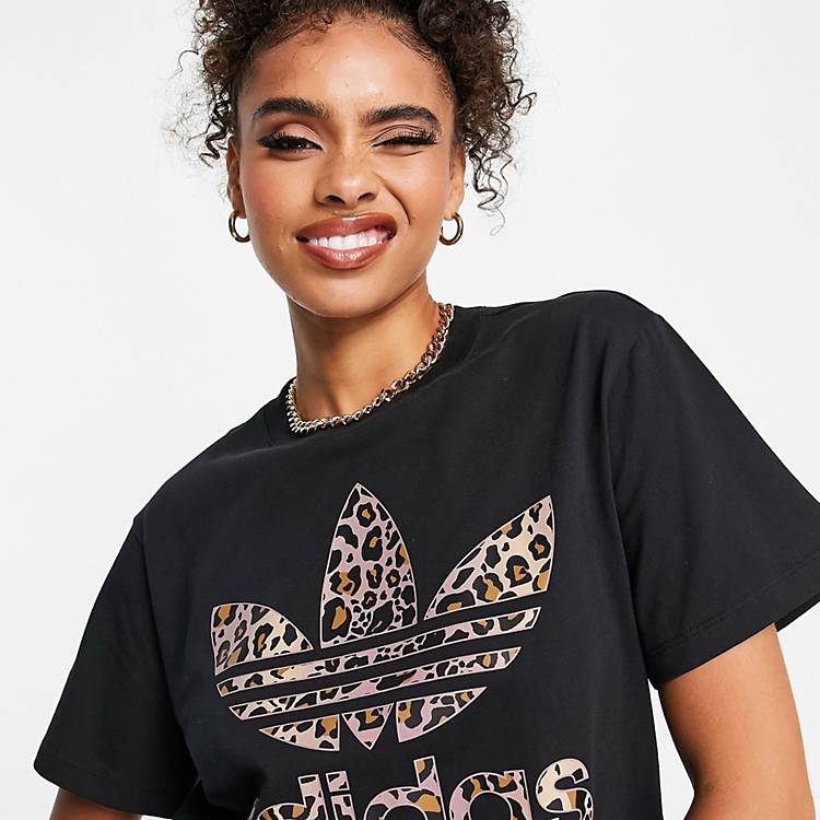 Ringlet lyse gå ind adidas Originals leopard print large logo t-shirt in black | ASOS