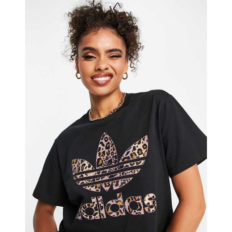 højde træt af Resultat adidas Originals leopard print large logo t-shirt in black | ASOS