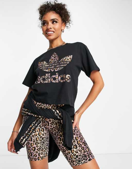 Ponte de pie en su lugar fingir Plausible adidas Originals leopard print large logo t-shirt in black | ASOS