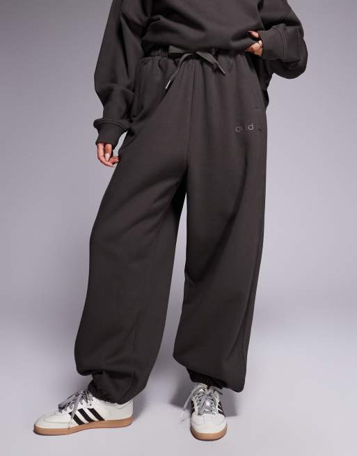 adidas Originals linear logo joggers in dark khaki, 2 of 5
