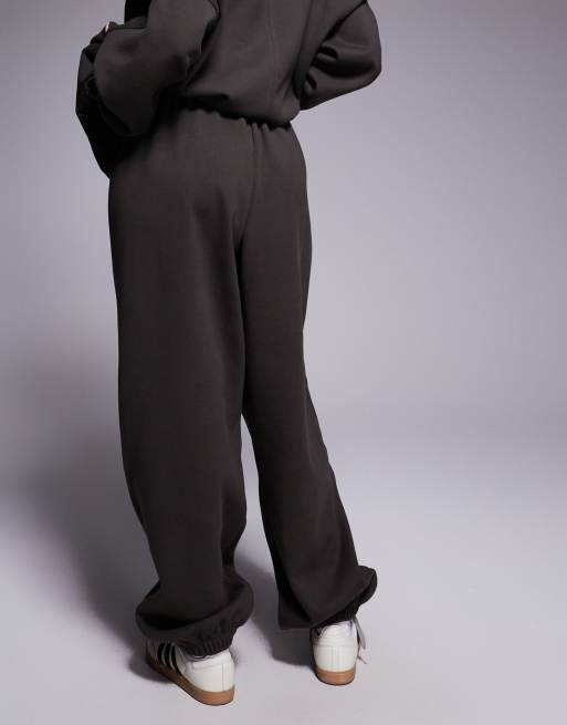 adidas Originals linear logo joggers in dark khaki, 4 of 5