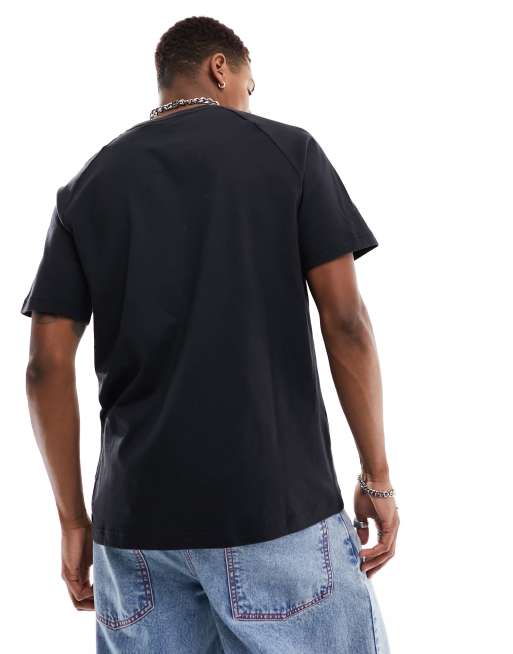 【adidas】ユニセックス◇ BIG LINEAR LOGO Tシャツ adidas Originals linear logo t-shirt in black, white and red