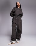 [adidas Originals] adidas Originals linear logo trackies in dark khaki-Green L shadow olive