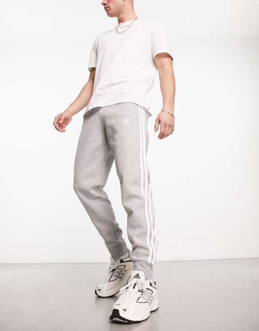 adidas Originals – Ljusgrå mjukisbyxor med 3 ränder