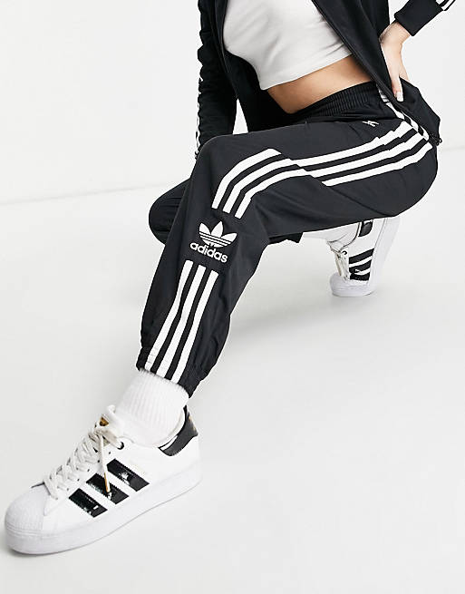 adidas Originals – Lock Up – Trainingshose in Schwarz mit den drei Streifen | ASOS