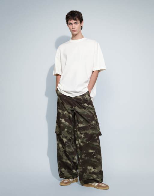adidas Originals locker geschnittene Hose im Military-Muster, 2 von 9