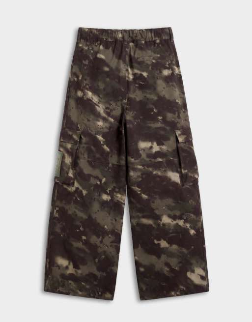 adidas Originals locker geschnittene Hose im Military-Muster, 7 von 9