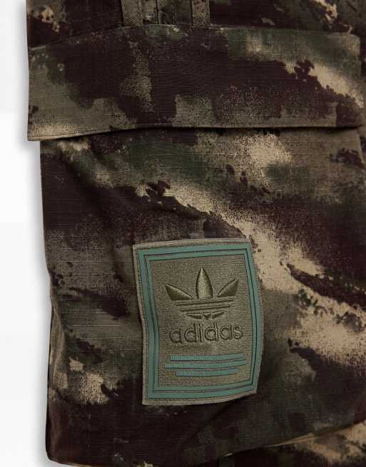 adidas Originals locker geschnittene Hose im Military-Muster, 9 von 9