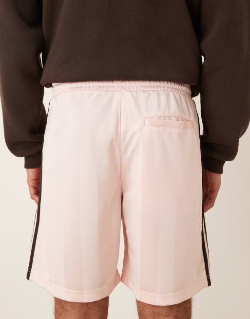 adidas Originals – Locker geschnittene Shorts in sandigem Rosa mit 3 Streifen, 5 von 5