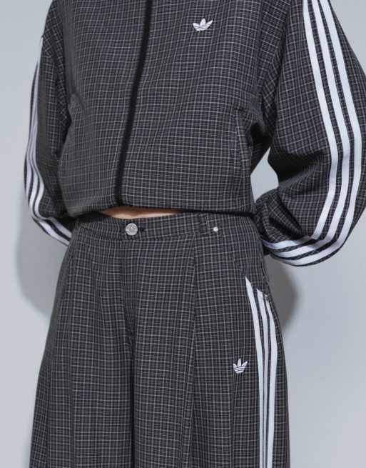 adidas Originals lockere Hose mit Karomuster in Schwarz, 3 von 9