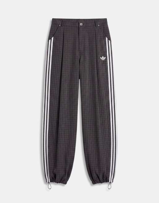 adidas Originals lockere Hose mit Karomuster in Schwarz, 6 von 9