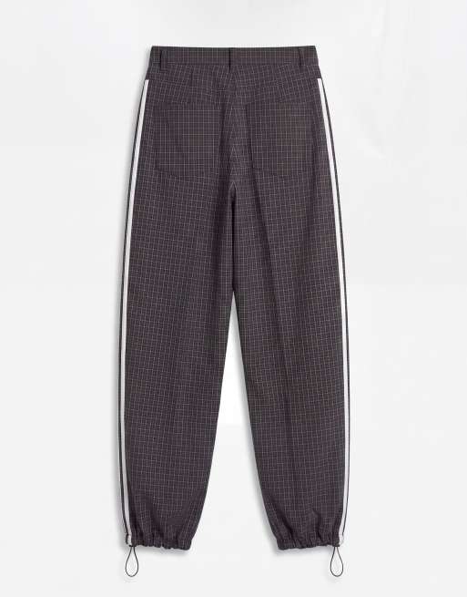 adidas Originals lockere Hose mit Karomuster in Schwarz, 7 von 9