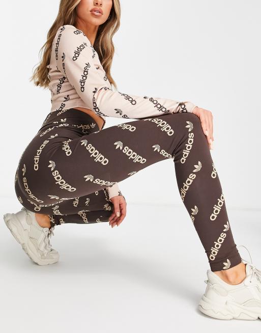 adidas Originals – Logomania – Brązowe legginsy ze wzorem z logo