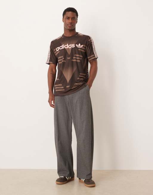 adidas Originals – Loose – Poloshirt aus Jersey in Aurora Coffee, 2 von 5