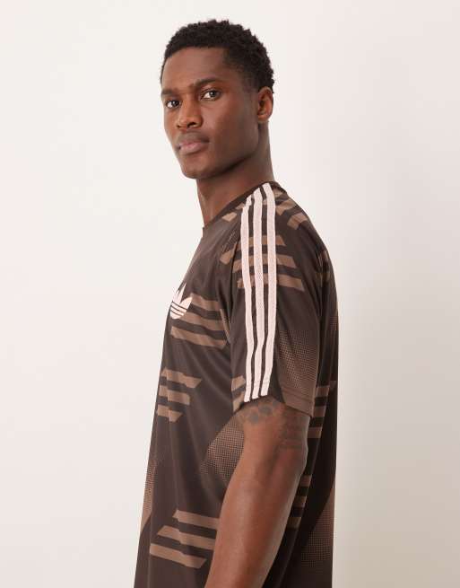 adidas Originals – Loose – Poloshirt aus Jersey in Aurora Coffee, 4 von 5
