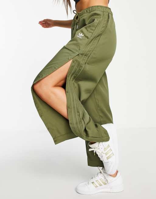 adidas Originals – Luźne spodnie w kolorze khaki z ozdobnymi zatrzaskami