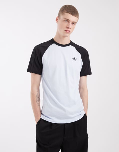adidas Originals - Lyseblå T-shirt med tre striber - view 1