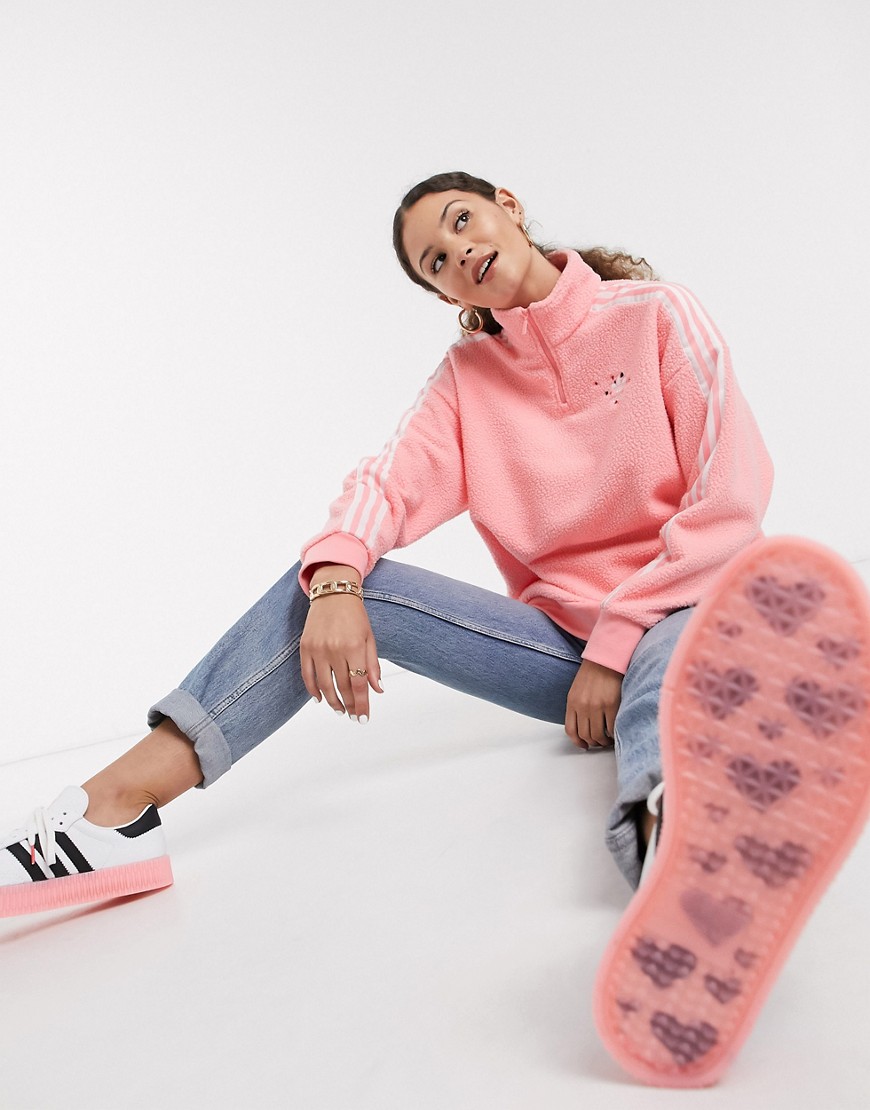 Adidas Originals - Lyserød fleecetrøje med trestribet hjerteprint og  kvart lynlås-Pink