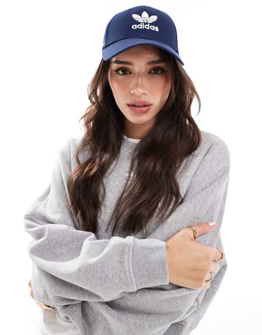 adidas Originals – Marinblå keps med treklöverlogga