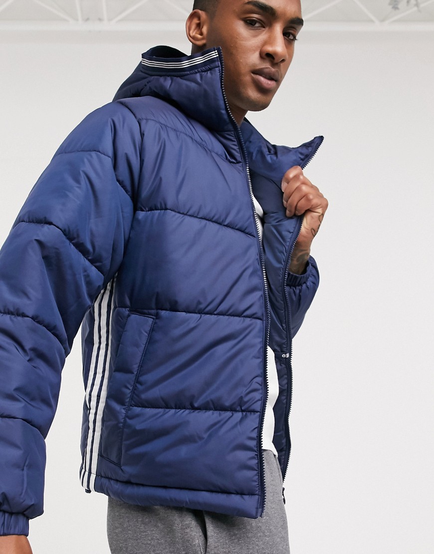 Adidas Originals – Marinblå vadderad jacka med 3 ränder