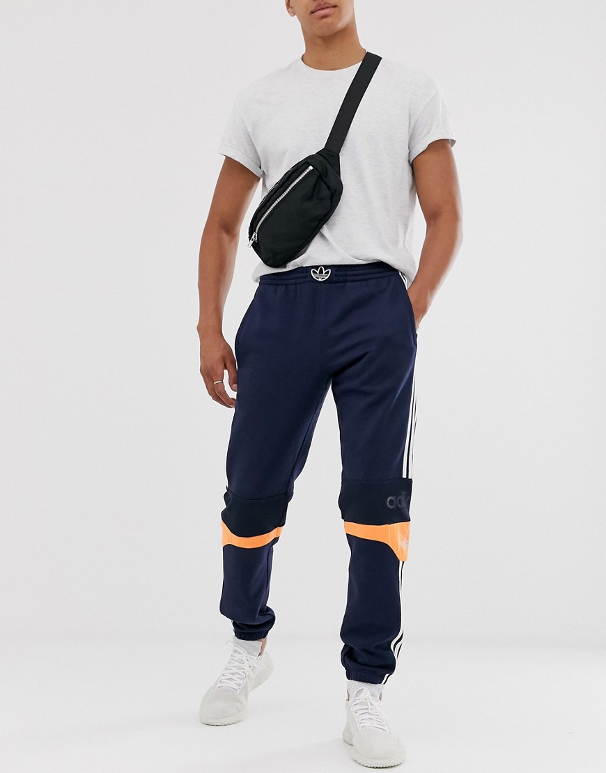 Adidas Originals — Marineblå joggingbukser med kantbånd