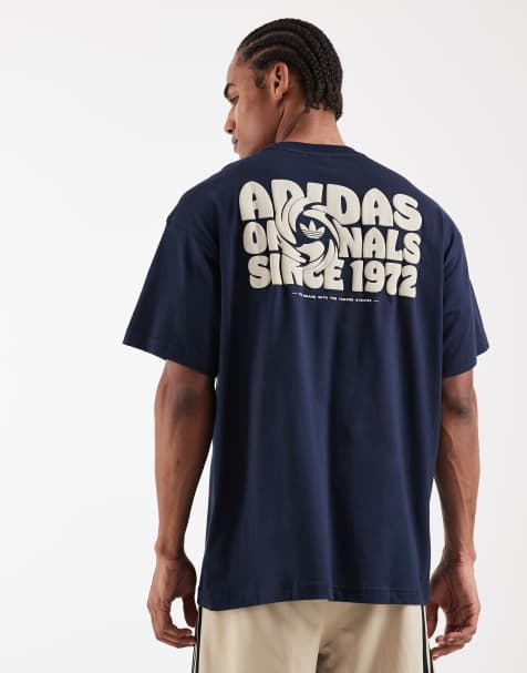 adidas Originals - Marineblå T-shirt med grafisk hvirvelprint på ryggen - view 1