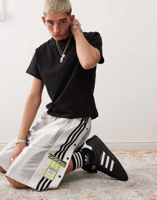 adidas Originals – Megabreak – Silvriga shorts
