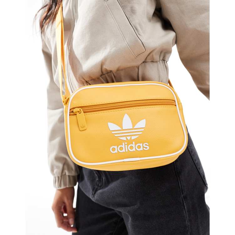 Mini vintage adidas bag hotsell