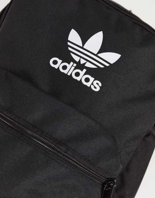 adidas Originals Mini Rucksack mit Dreiblatt Logo in Schwarz ASOS