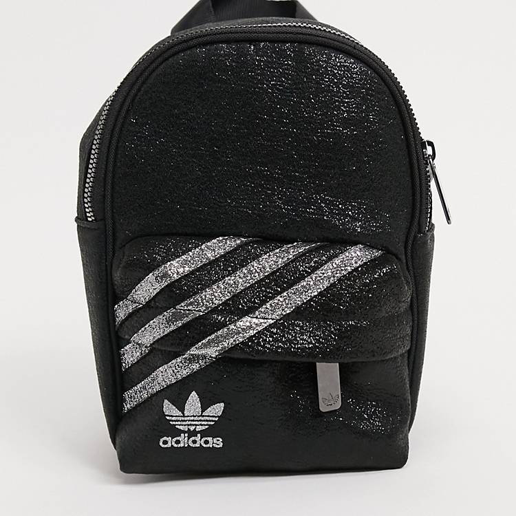 uitlokken vertaler langs adidas Originals - Mini-rugzak in zwart met logo en glitter | ASOS
