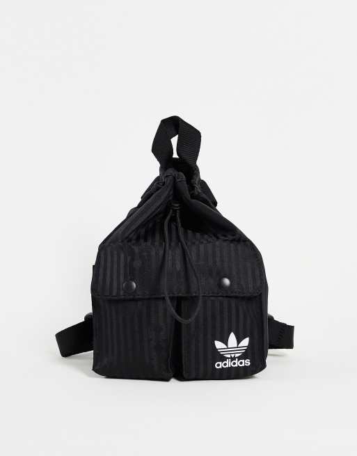 adidas Originals Mini rugzak met monogrammen in zwart ASOS