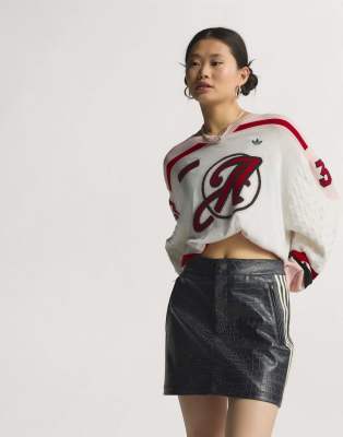 adidas Originals - Minirock aus Leder in Schwarz