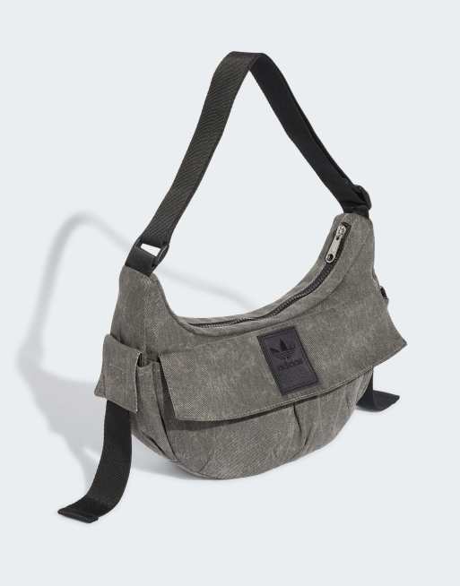 adidas Originals – Mondförmige Tasche in verwaschenem Schwarz, 3 von 4