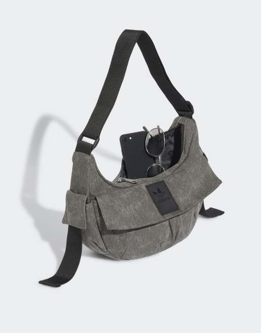 adidas Originals – Mondförmige Tasche in verwaschenem Schwarz, 4 von 4