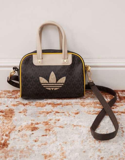★Adidas Originals★U MONO MINI BOWLINGBAG DARKBROWN★追跡可 adidas Originals mono mini bowling bag in brown | ASOS