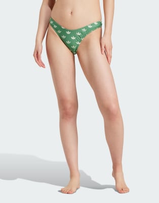 adidas Originals - Monogram - Bikinihose in Preloved Green / Cloud White-Grün