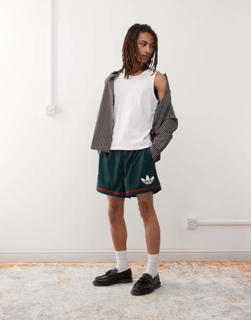 adidas Originals - Mørkegrønne basketball-shorts med strikket design