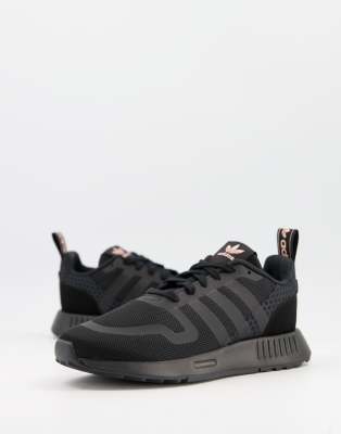 adidas originals smooth runner trainers in triple black