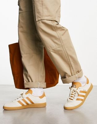 adidas Originals Munchen gum sole trainers in cream and brown - WHITE