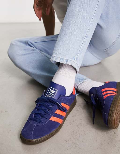 adidas Originals Munchen Sneaker in Blau und Rot mit Gummisohle ASOS