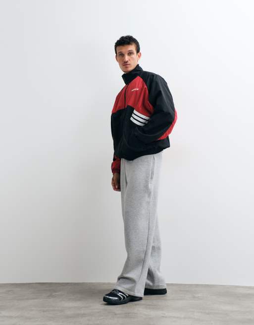 adidas Originals Munich gewebtes Tracktop in Schwarz und Rot, 2 von 5