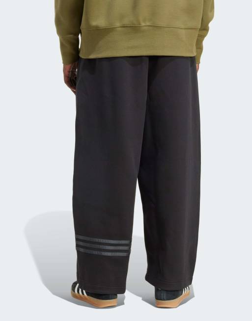 adidas Originals Neuclassics sweatpants in black, 2 of 4