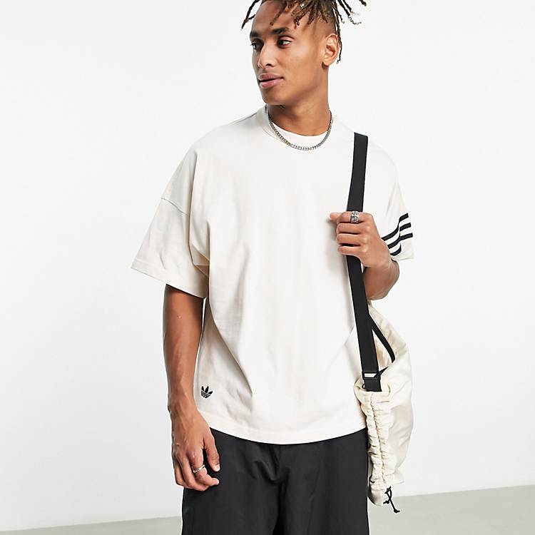 adidas Originals – Neuclassics – T-Shirt in Weiß mit den 3 Streifen | ASOS