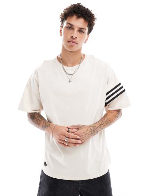 adidas Originals – Neuclassics – T-Shirt in Weiß