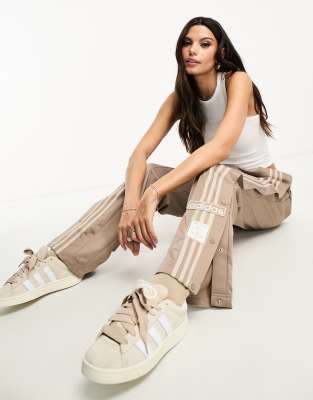 adidas Originals - Neutral Court - Adibreak-Hose mit weitem Bein in Kalkbeige-Brown