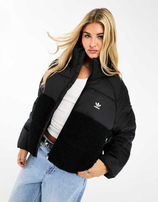 adidas Originals – Neutral Court – Steppjacke mit Teddyfelleinsatz in Schwarz