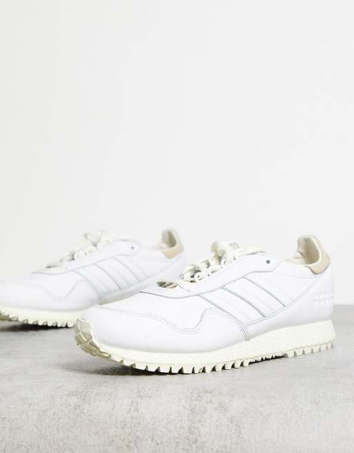 adidas Originals New York Sneaker in WeiB ASOS