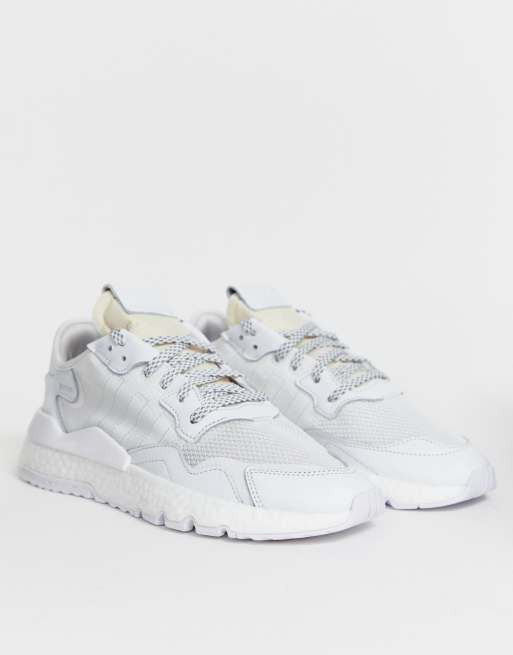 Adidas originals nite jogger trainers in triple on sale white