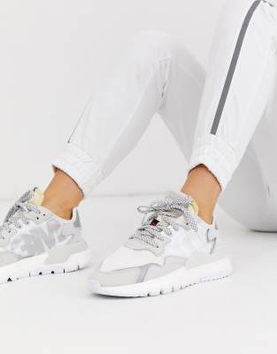 adidas originals white and grey nite jogger trainers